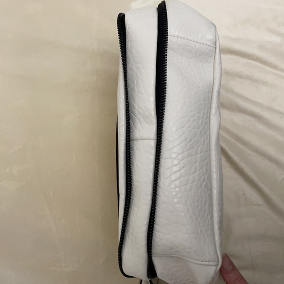 New never worn French Connection messenger bag - Picture 4 of 6